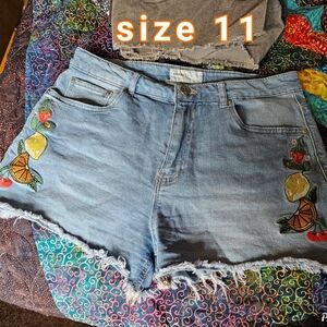 Women's Light Blue Embroidered Denim Shorts with Fruit Accent - Size 11